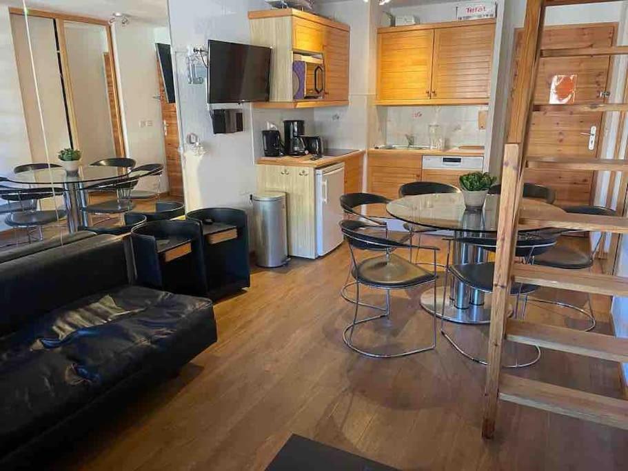 Central 3 Bedroom Chalet With Balcony Val-dʼIsère Екстериор снимка